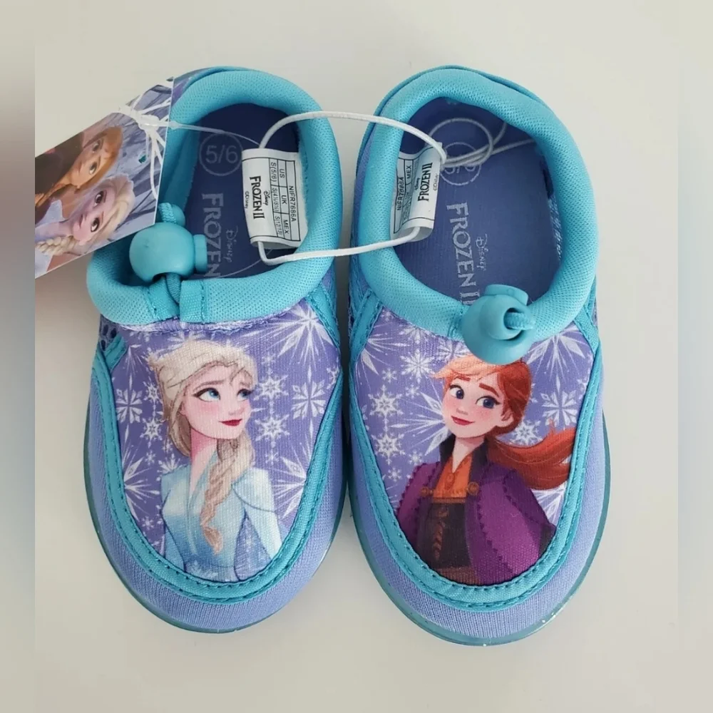 Disney Frozen II Anna and Elsa Water Shoes (Toddler Girls).‎  Size 5-6